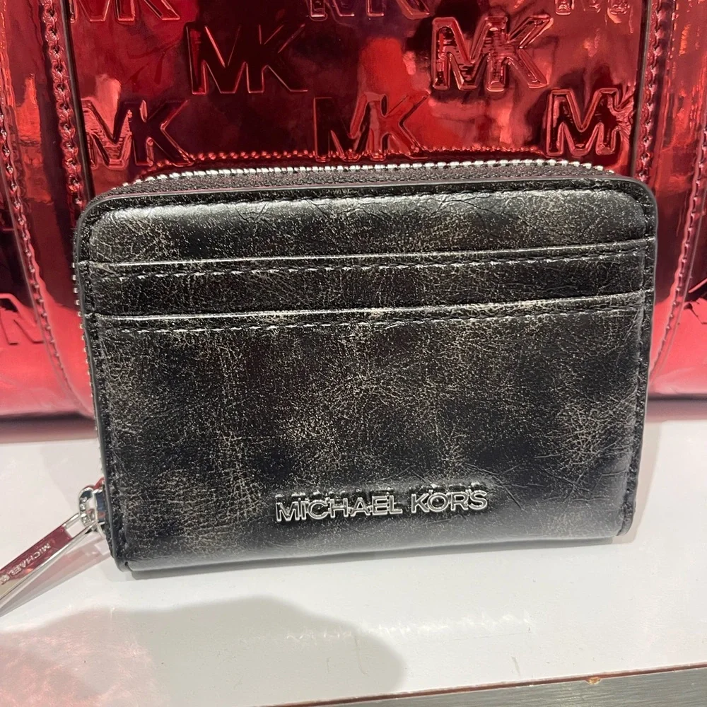 MICHAEL KORS Jet Set Medium Distressed Zip Around Card Case
Black
NWT - Picture 1 of 16